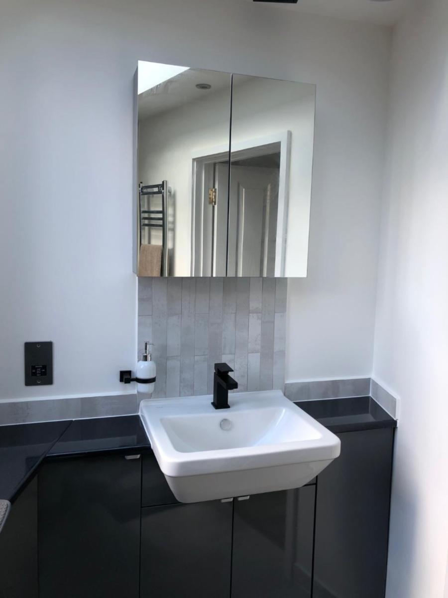 Self contained ensuite double bedroom with own entrance FREE OFF STREET PARKING - Housity