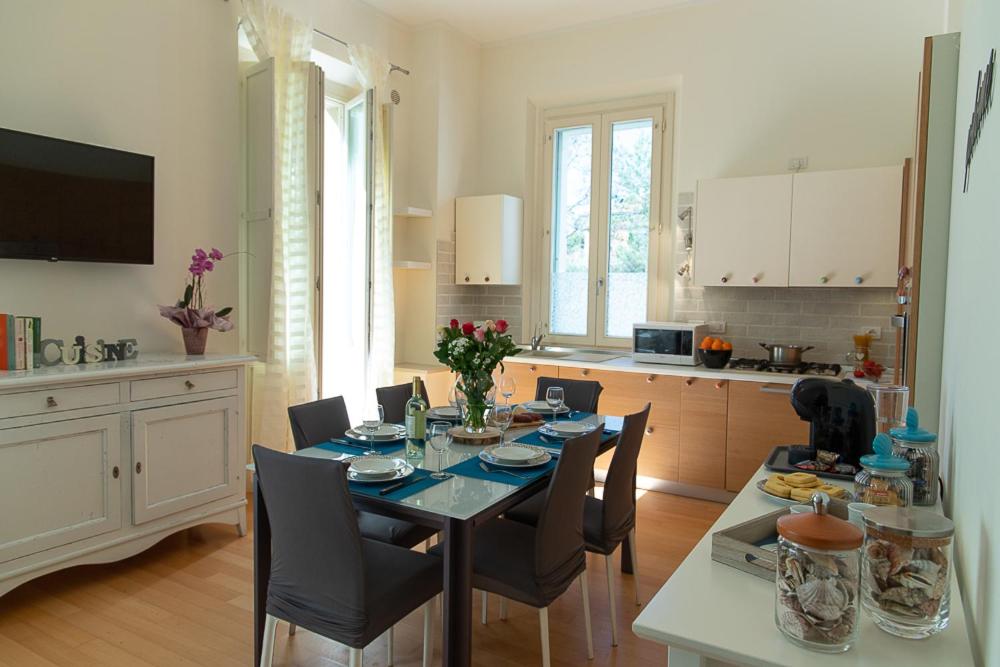 Zara D'Amare a Pesaro 10 metri dalla spiaggia by Yohome - Housity