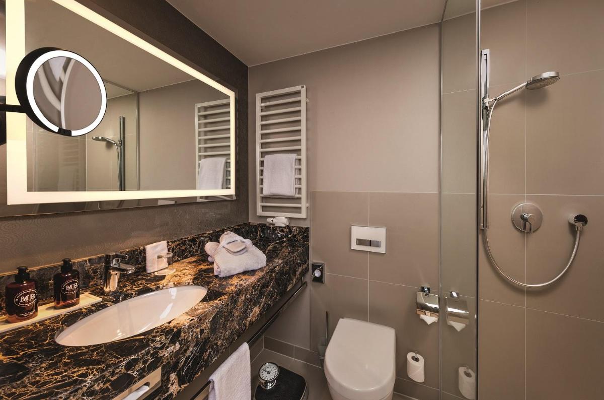 Ein Badezimmer in der Unterkunft Hotel Maximilian’s