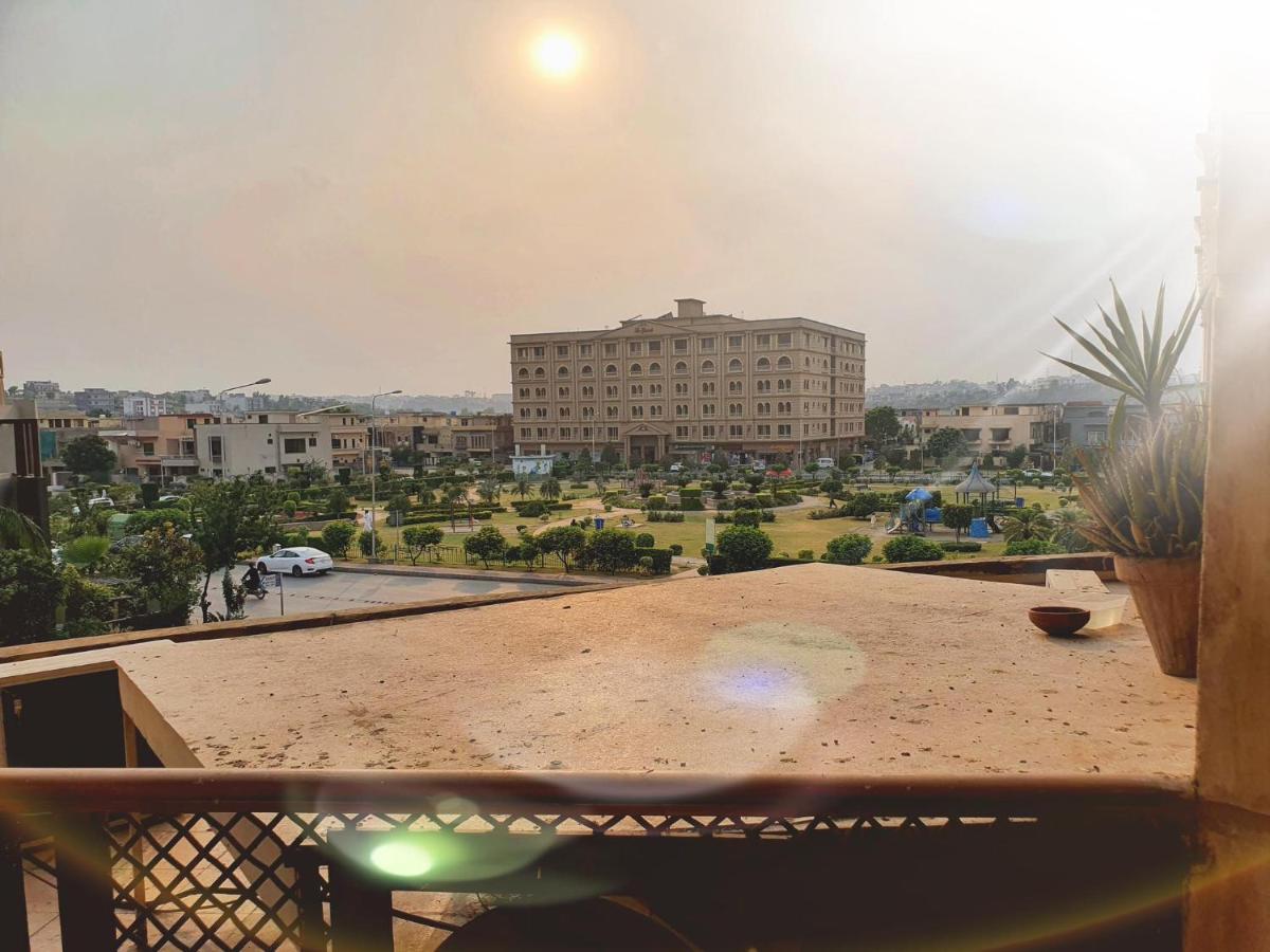 Suitetrails - Luxurious Boutique One Bed Apartment In Bahria Town