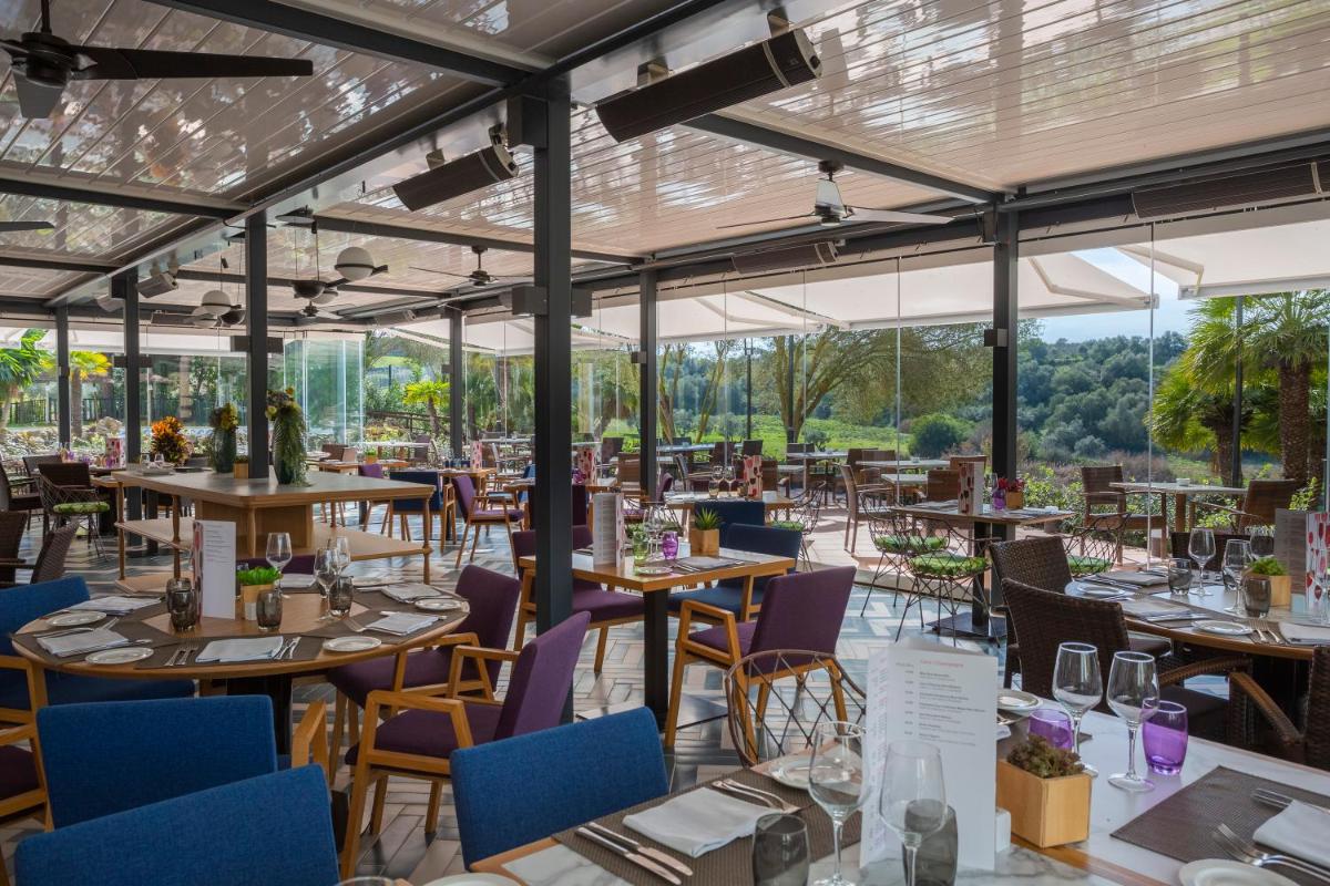 Un restaurante o sitio para comer en Barceló Montecastillo Golf