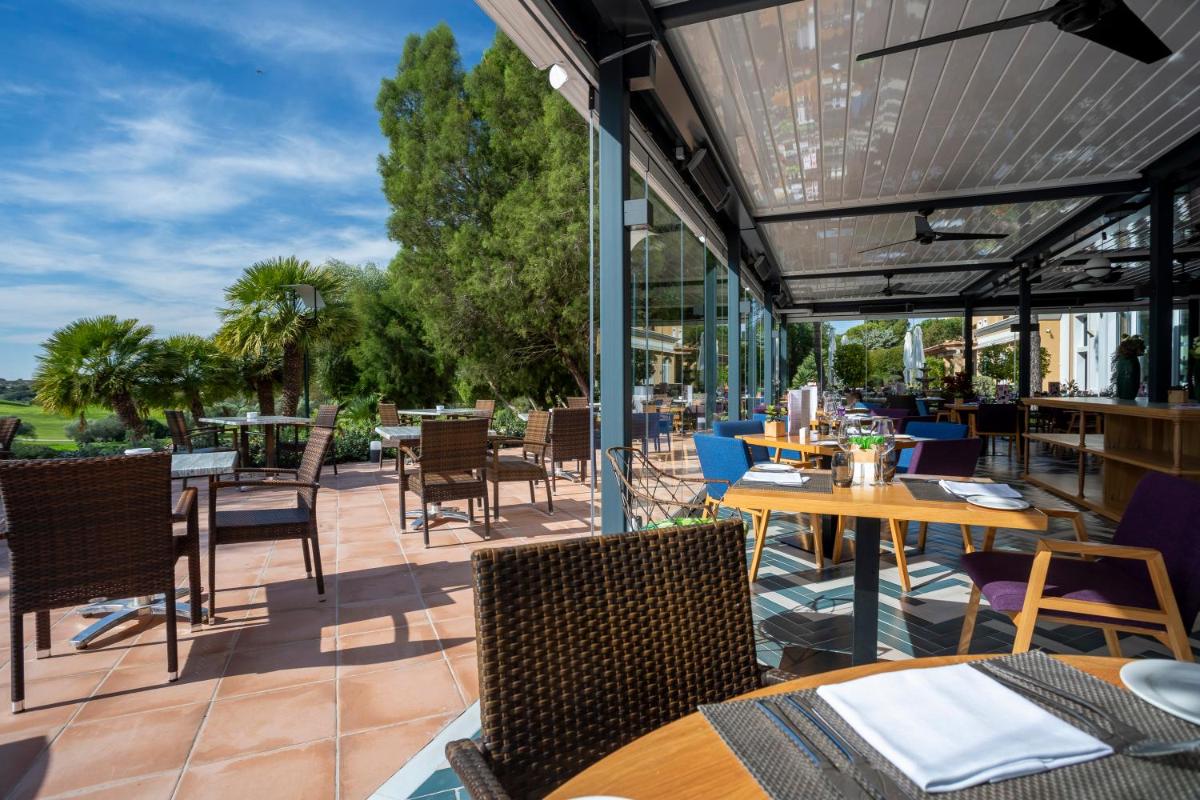 Un restaurante o sitio para comer en Barceló Montecastillo Golf