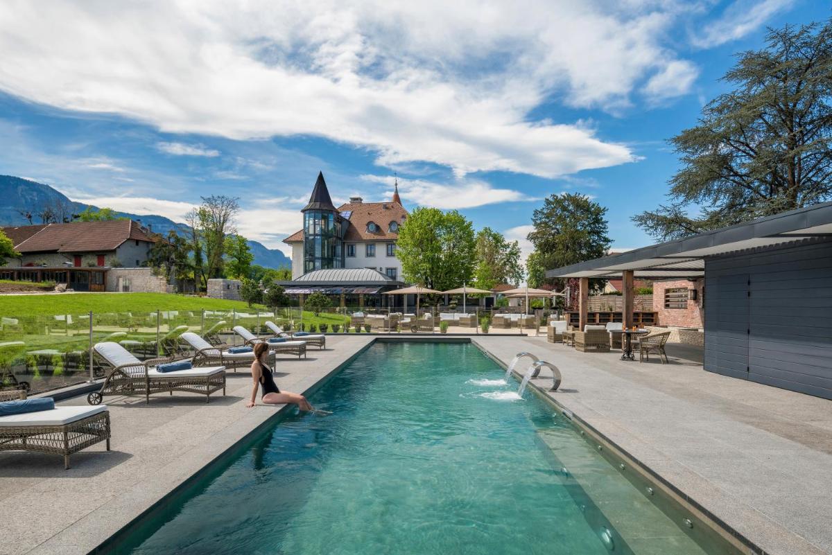 Piscine de l'établissement Château Brachet ou située à proximité