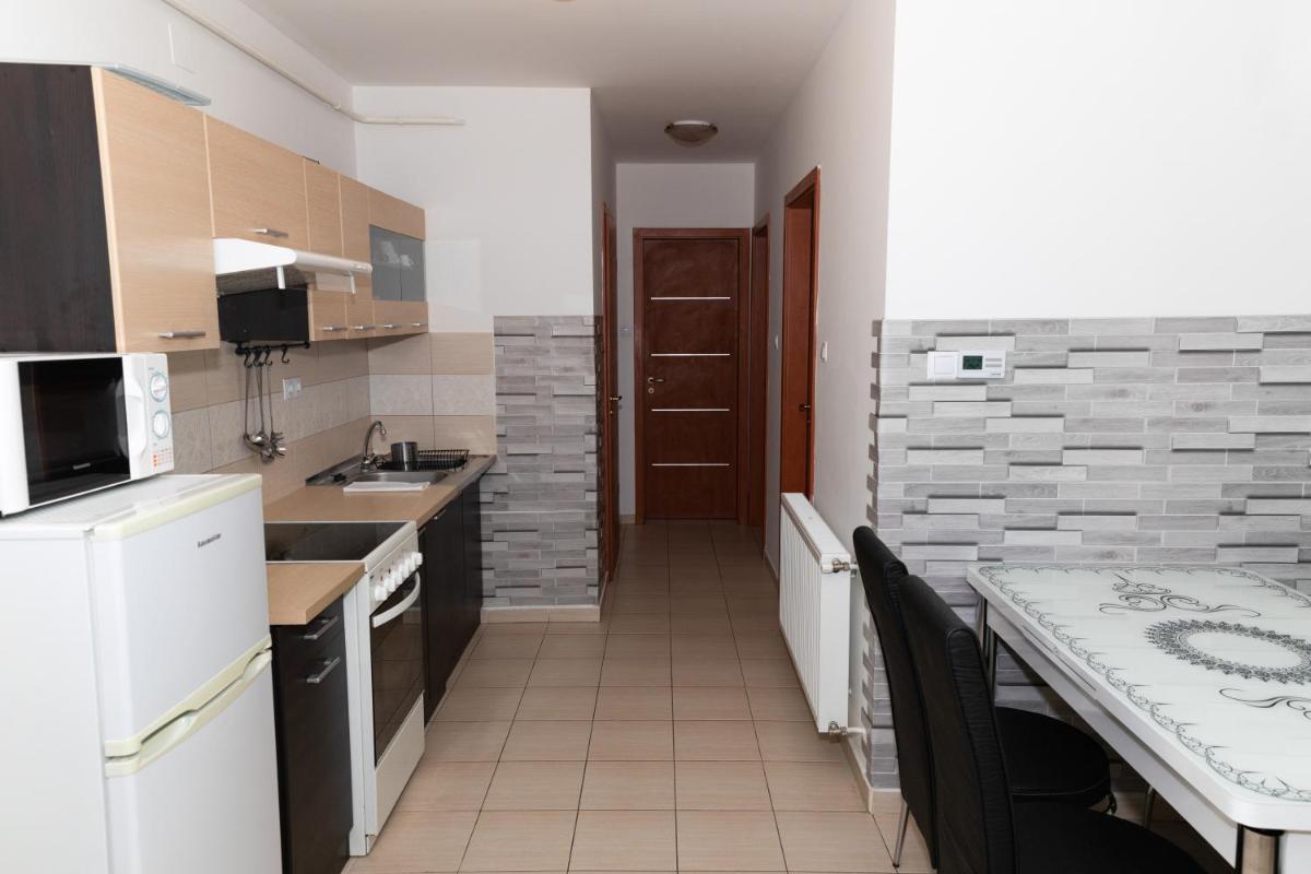 Big Suite for 4 Adults and 2 Children under 14 - Housity