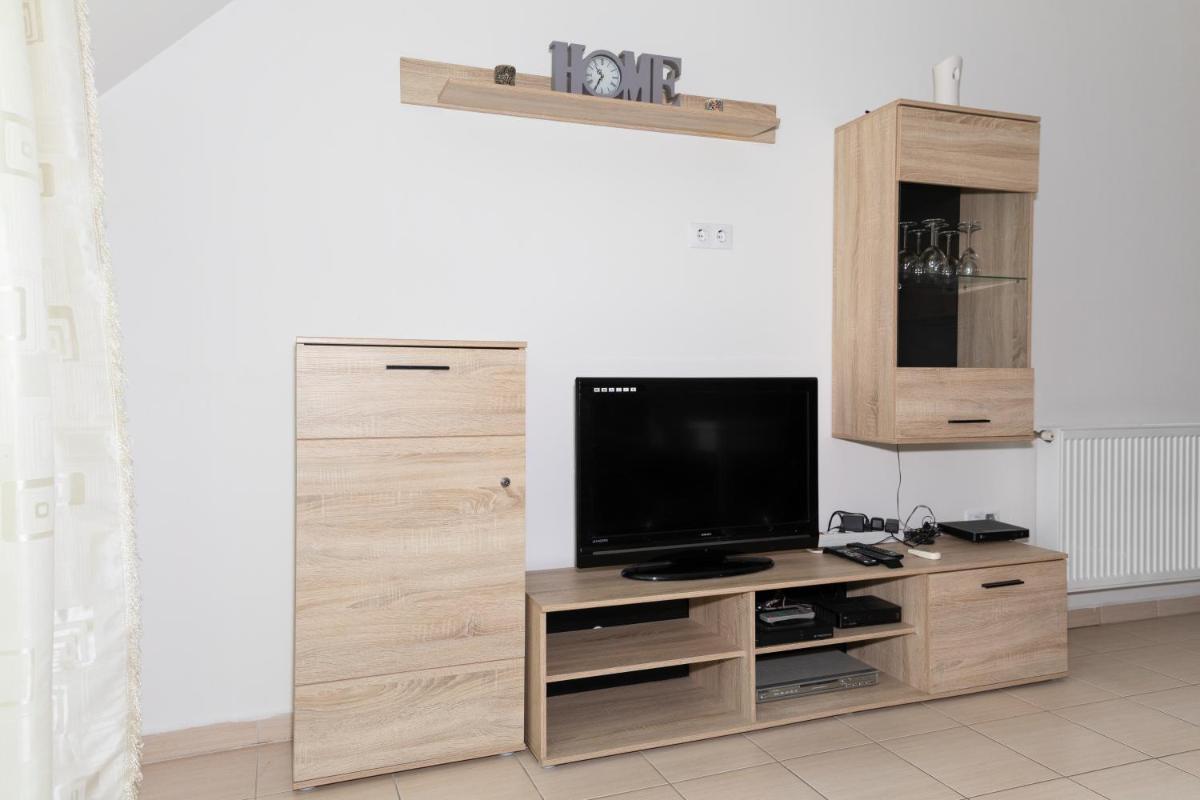 Big Suite for 4 Adults and 2 Children under 14 - Housity