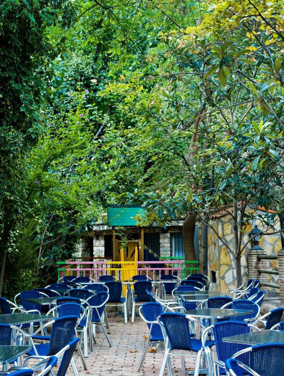 Jardín al aire libre en Hotel Balneario de La Virgen