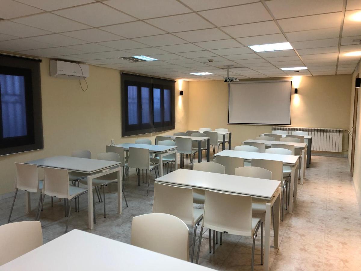 Un restaurante o sitio para comer en Hotel Balneario de La Virgen