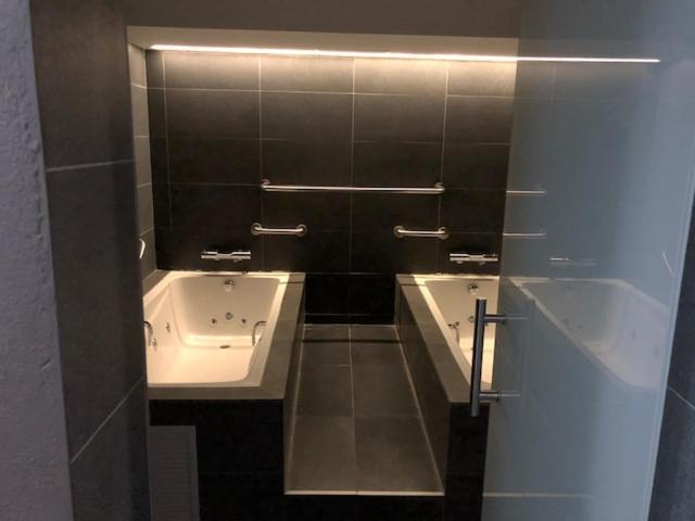 Un baño de Hotel Balneario de La Virgen