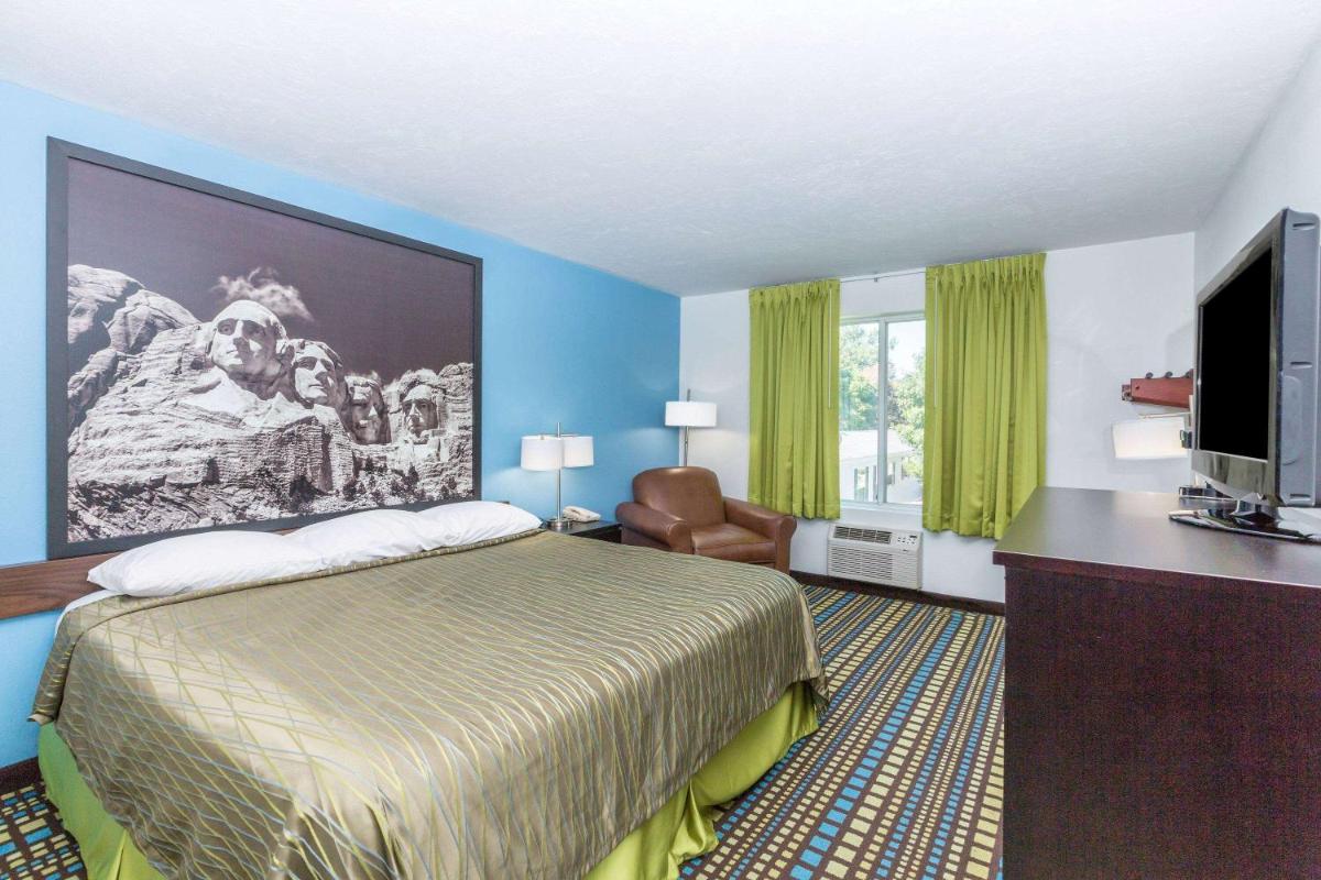 Super 8 by Wyndham North Sioux City - Housity