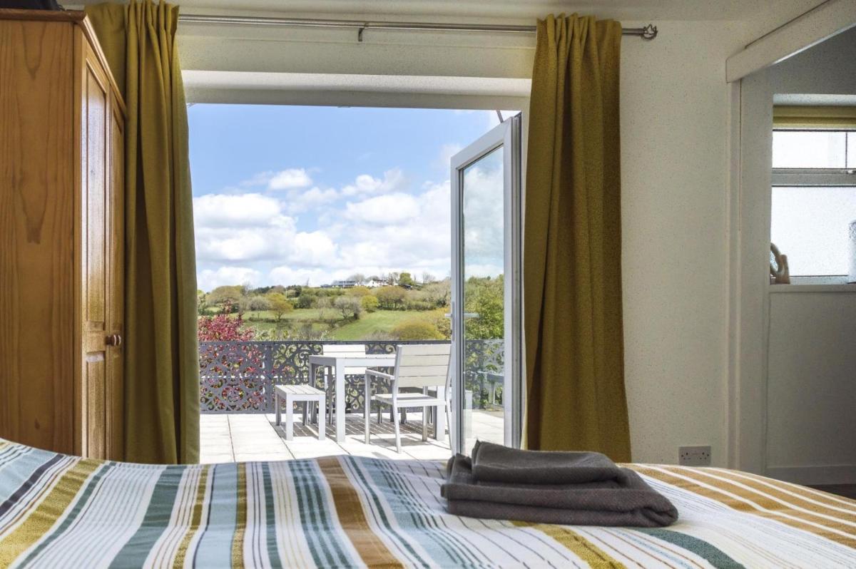 Little Hill - 3 Bedroom Bungalow - Wisemans Bridge - Housity