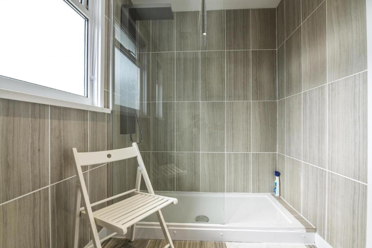 Little Hill - 3 Bedroom Bungalow - Wisemans Bridge - Housity