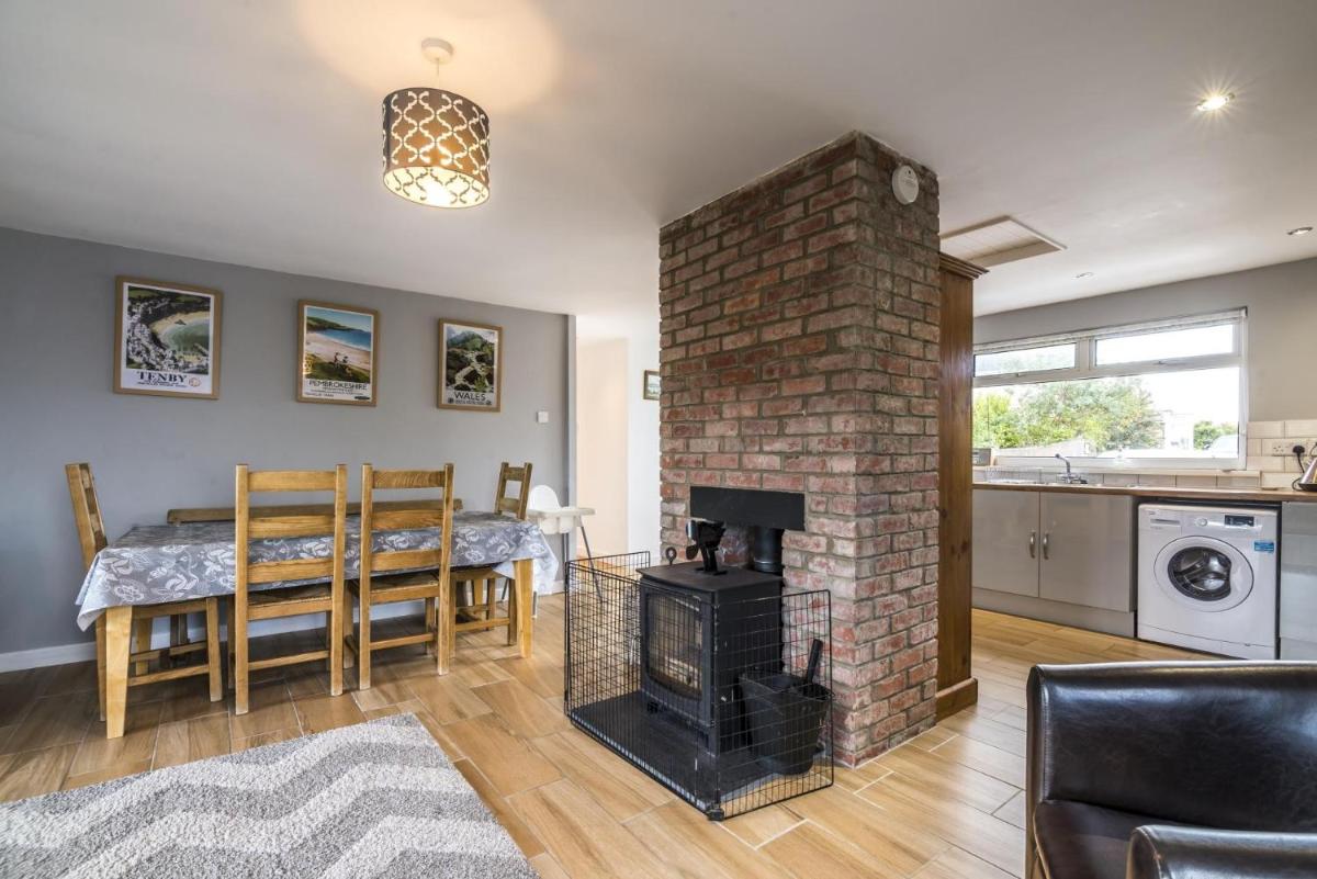 Little Hill - 3 Bedroom Bungalow - Wisemans Bridge - Housity