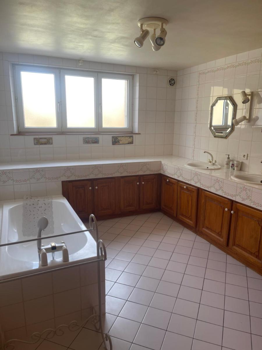 Jolie maison spacieuse dans petit village calme - Housity