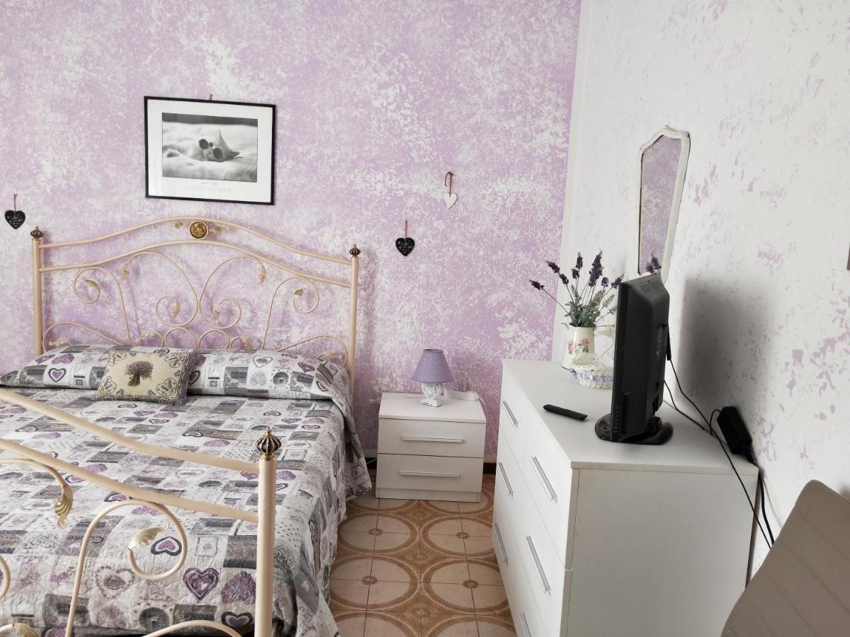 Yellow Submarine Freeparking petfriendly - Housity