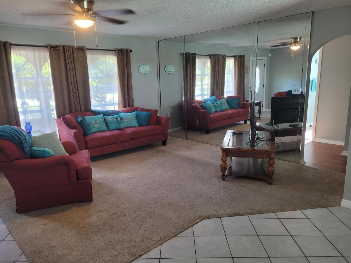 Full bungalow with swimming pool - Housity