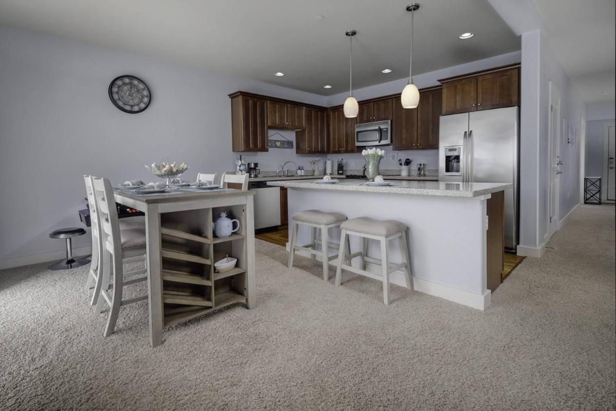 Bridgeport Condo #210 - Housity