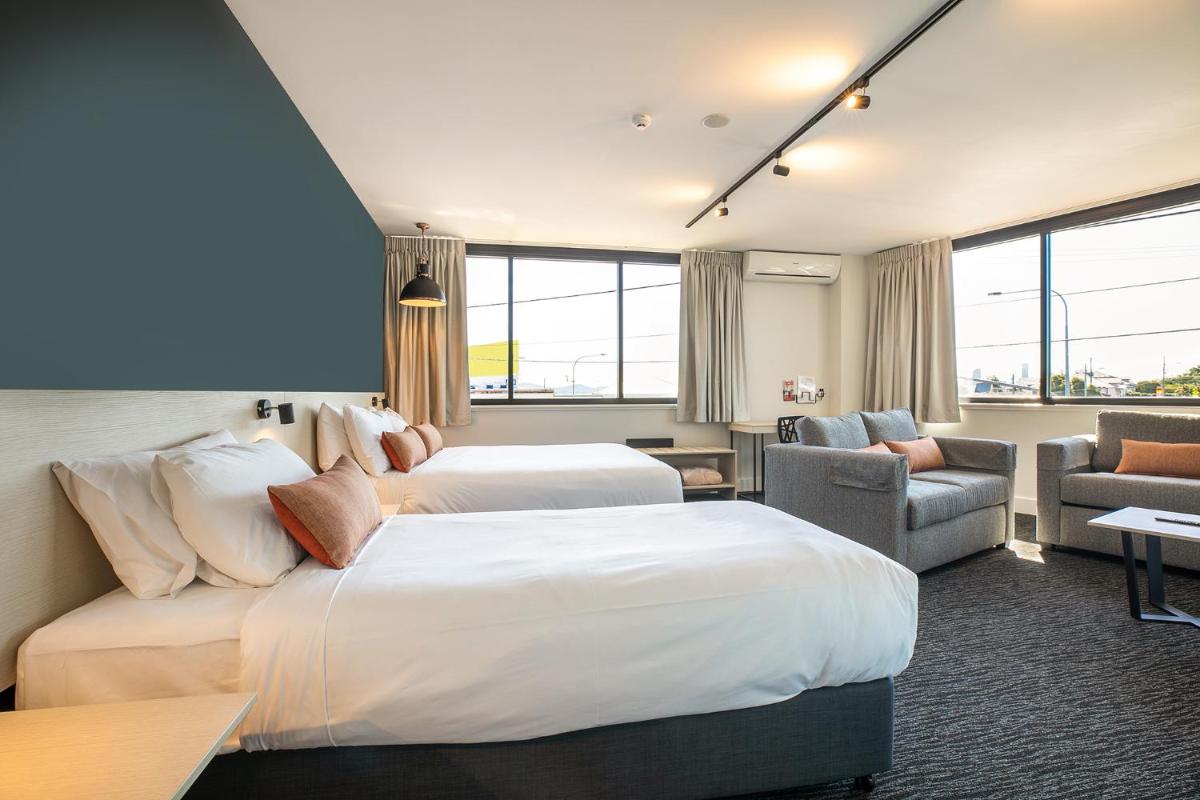 Suitetrails - Nightcap at Chardons Corner Hotel