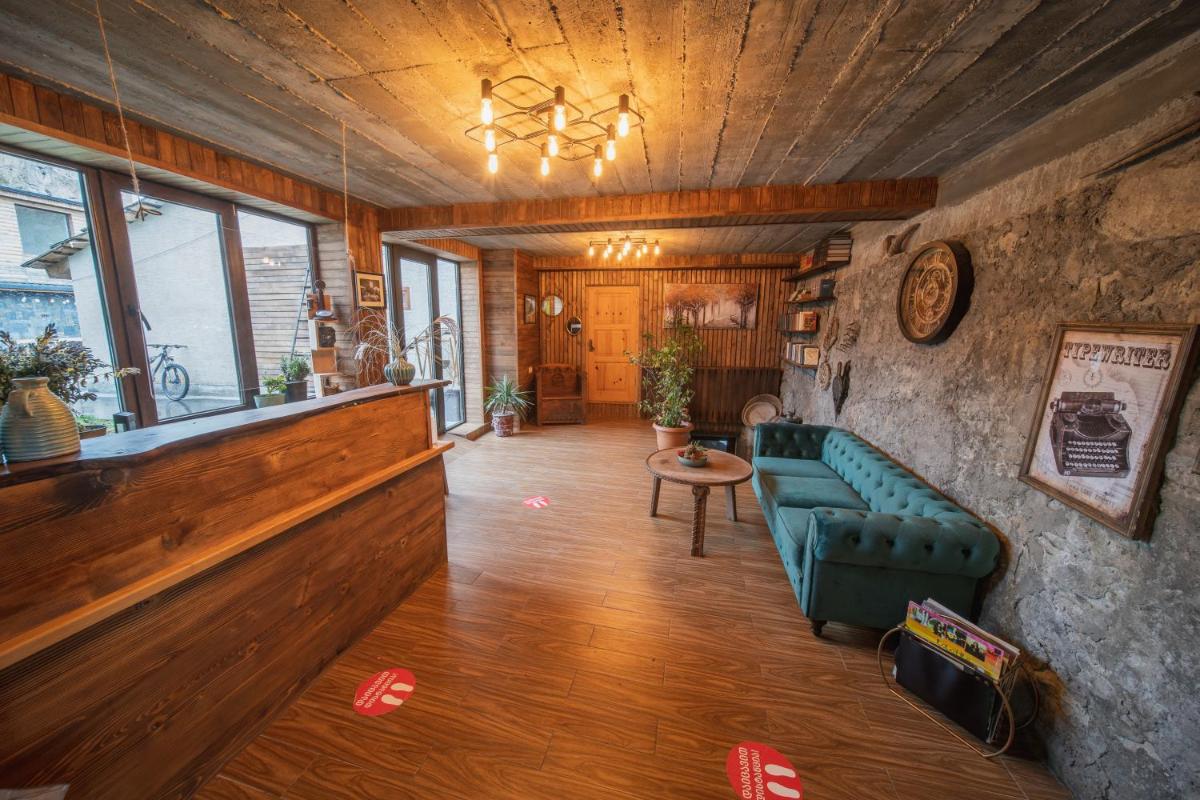 Suitetrails - Hotel Old House Mestia