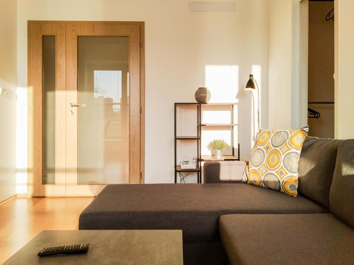 Yellow Apartment - Housity