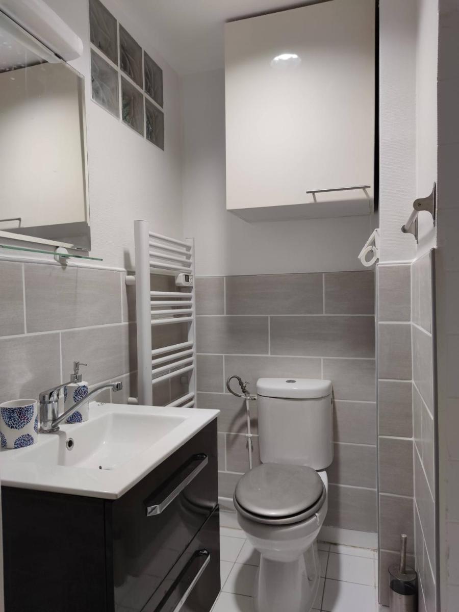 Modern 1 bedroom apartment near the metro. - Housity
