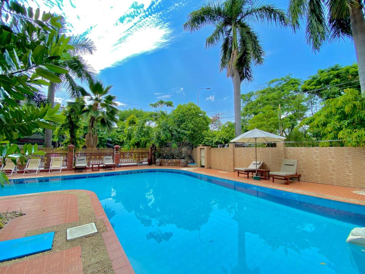 E-outfitting Golden Country Hotel - Housity