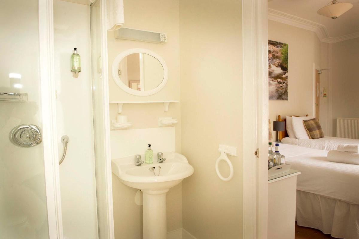 The Royal Oak Hotel - Housity