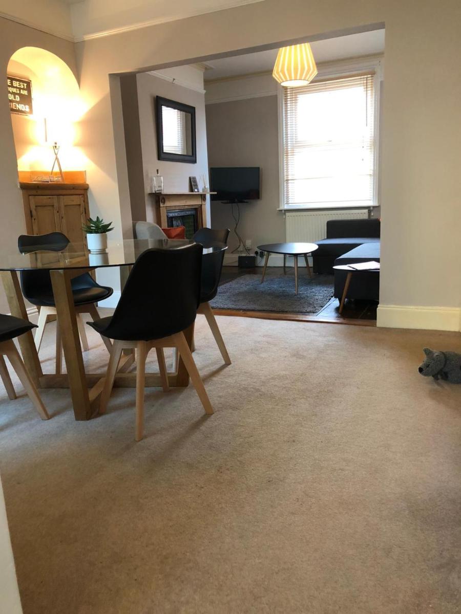 Radford Place - Central Exeter - Patio & Garden - Beach - Chiefs - Uni -WiFi - Housity