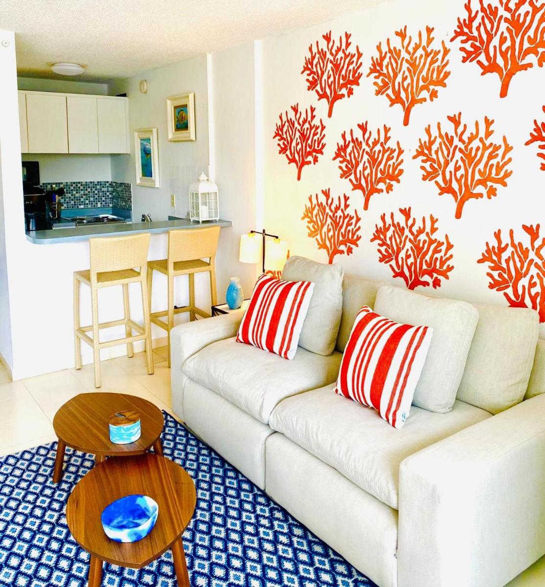 KASA Los Corales Studio for 2 POOL BEACH PARKING - Housity