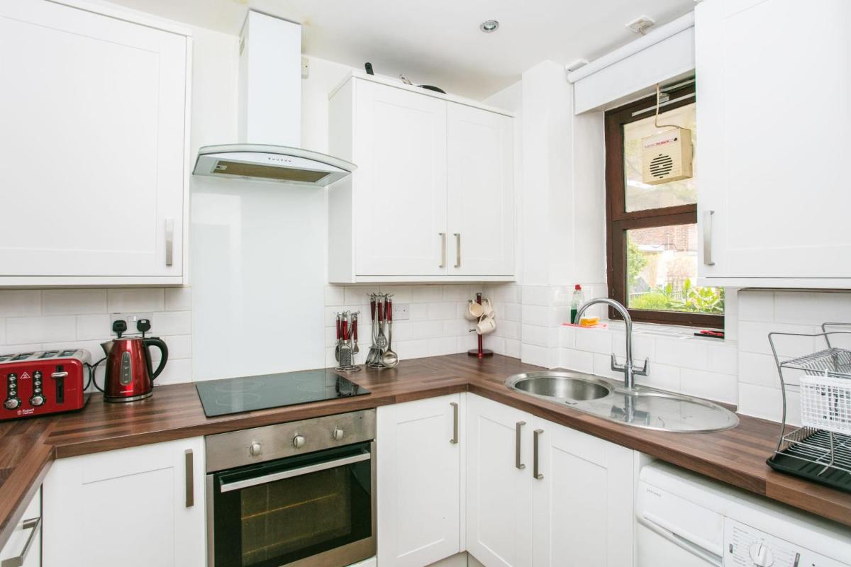 Central 2 Bedroom  in Kennington - Housity