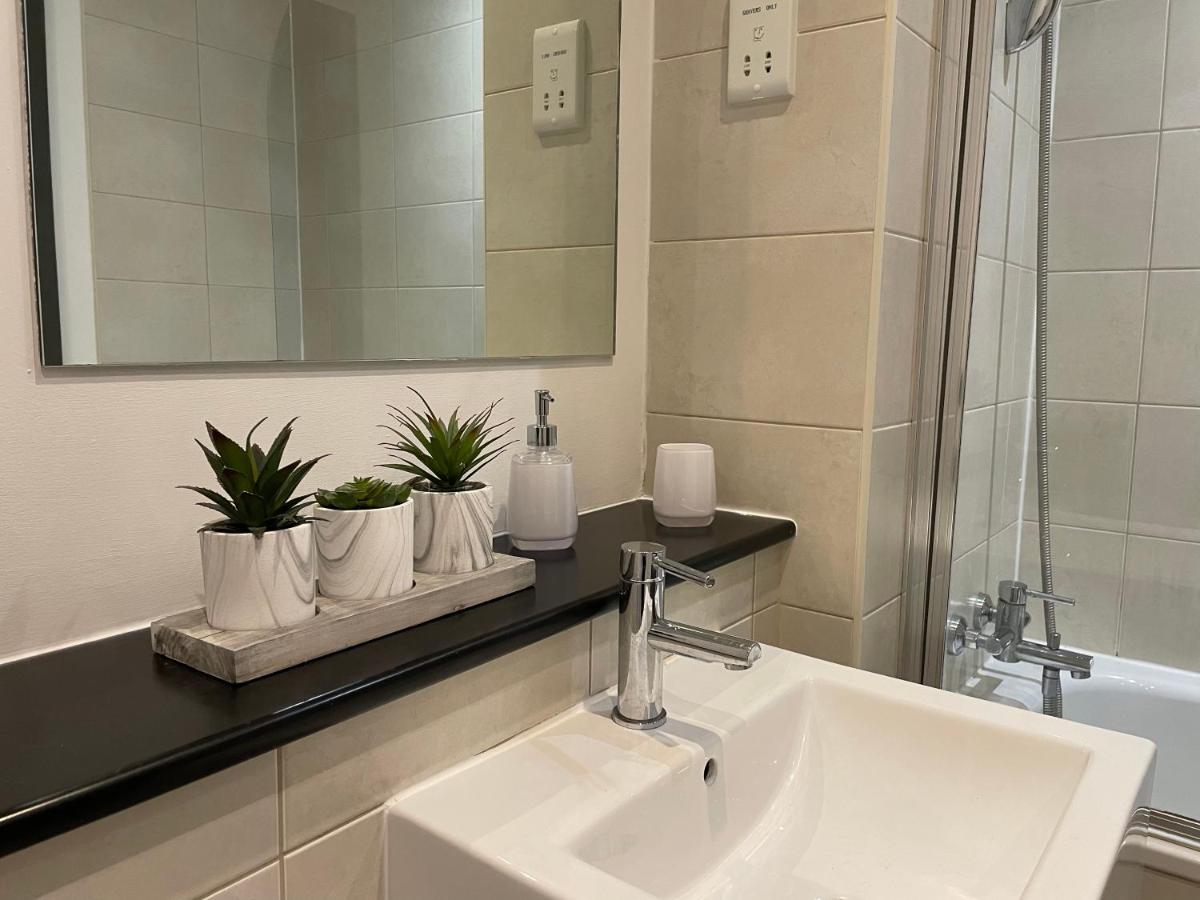 Liverpool City Princes Dock Apartment Liverpool