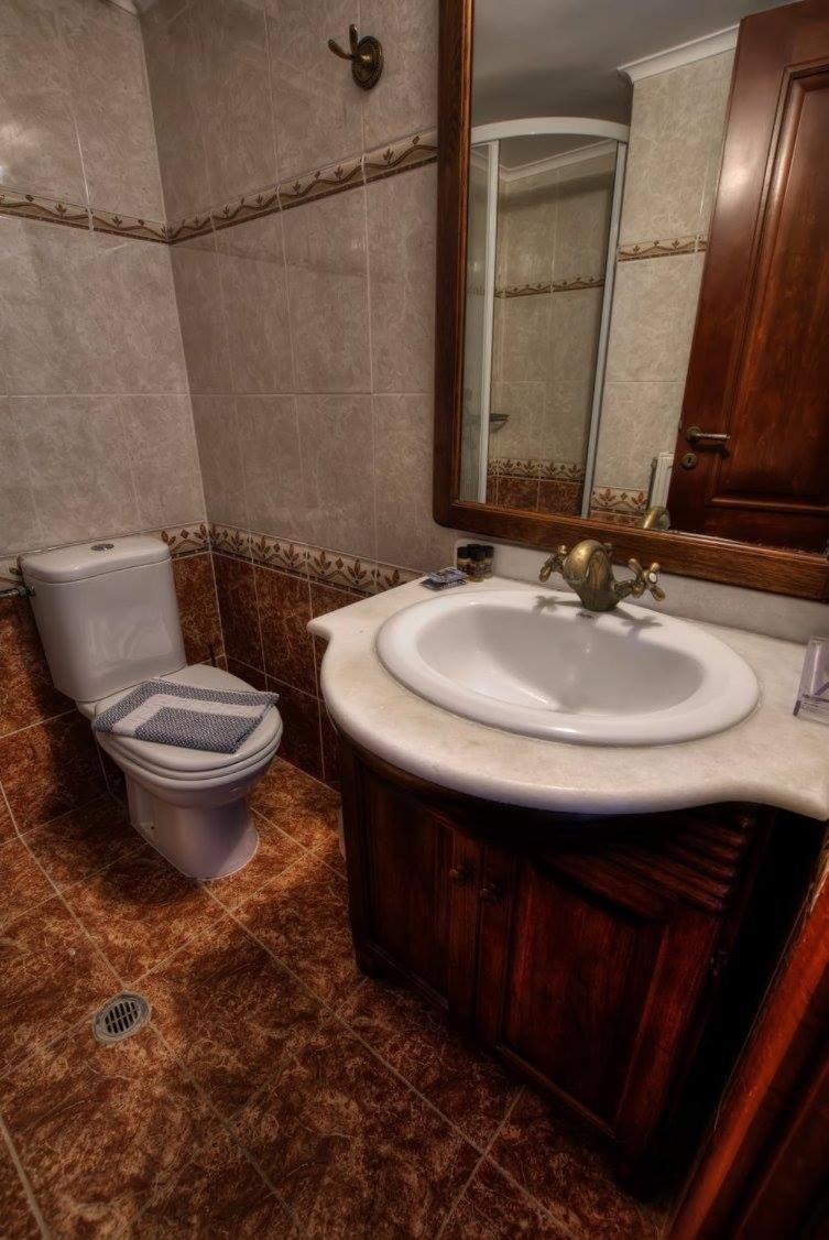 Hotel Isaraiko Spiti Agia Theodora - Housity