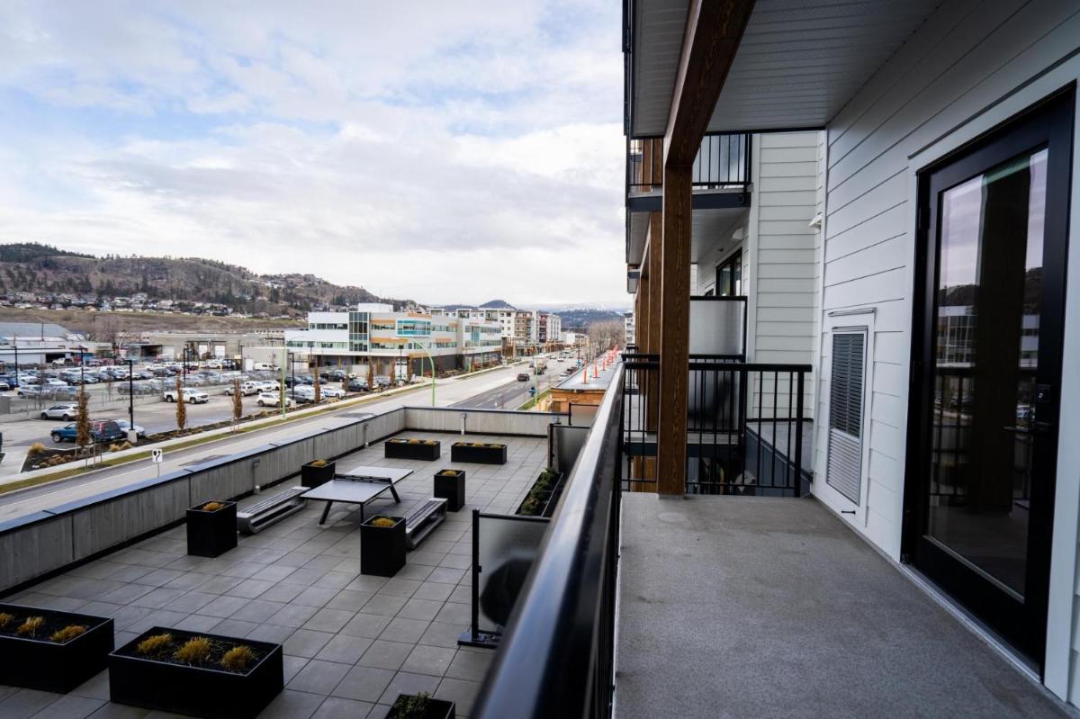 Gorgeous Modern Downtown Condo - Housity