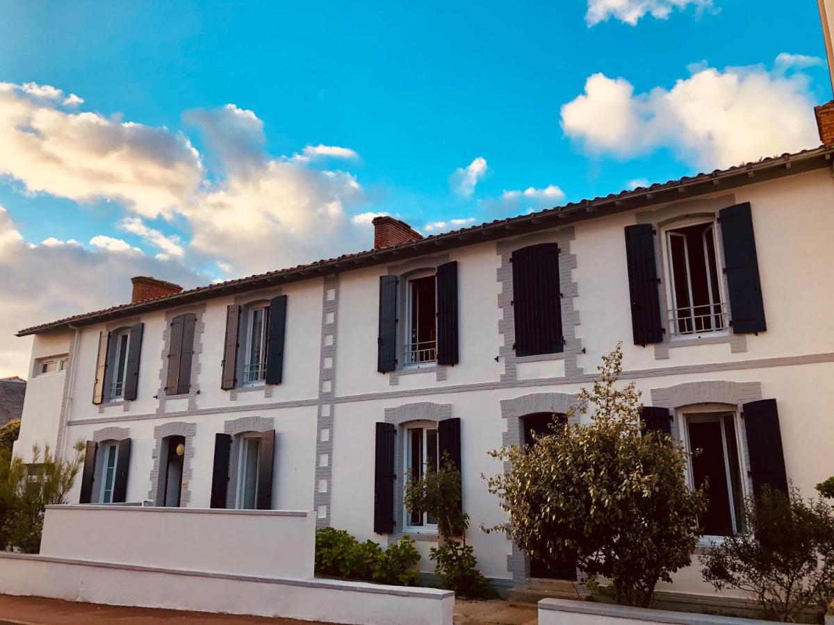 LES BAIGNEURS - Housity