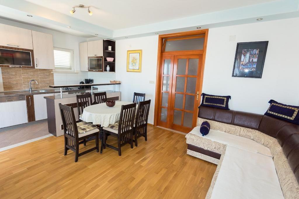 Panorama Tarik Rooms - Housity