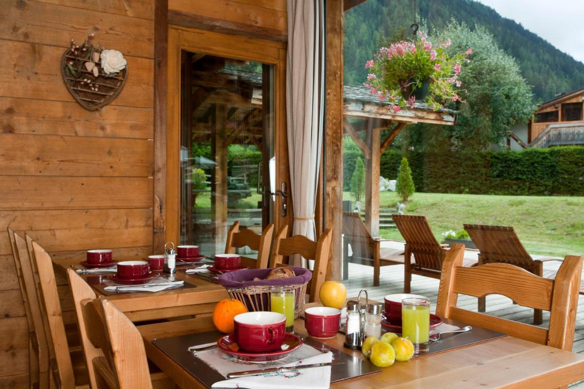 Vue générale sur la montagne ou vue sur la montagne depuis l'hôtel