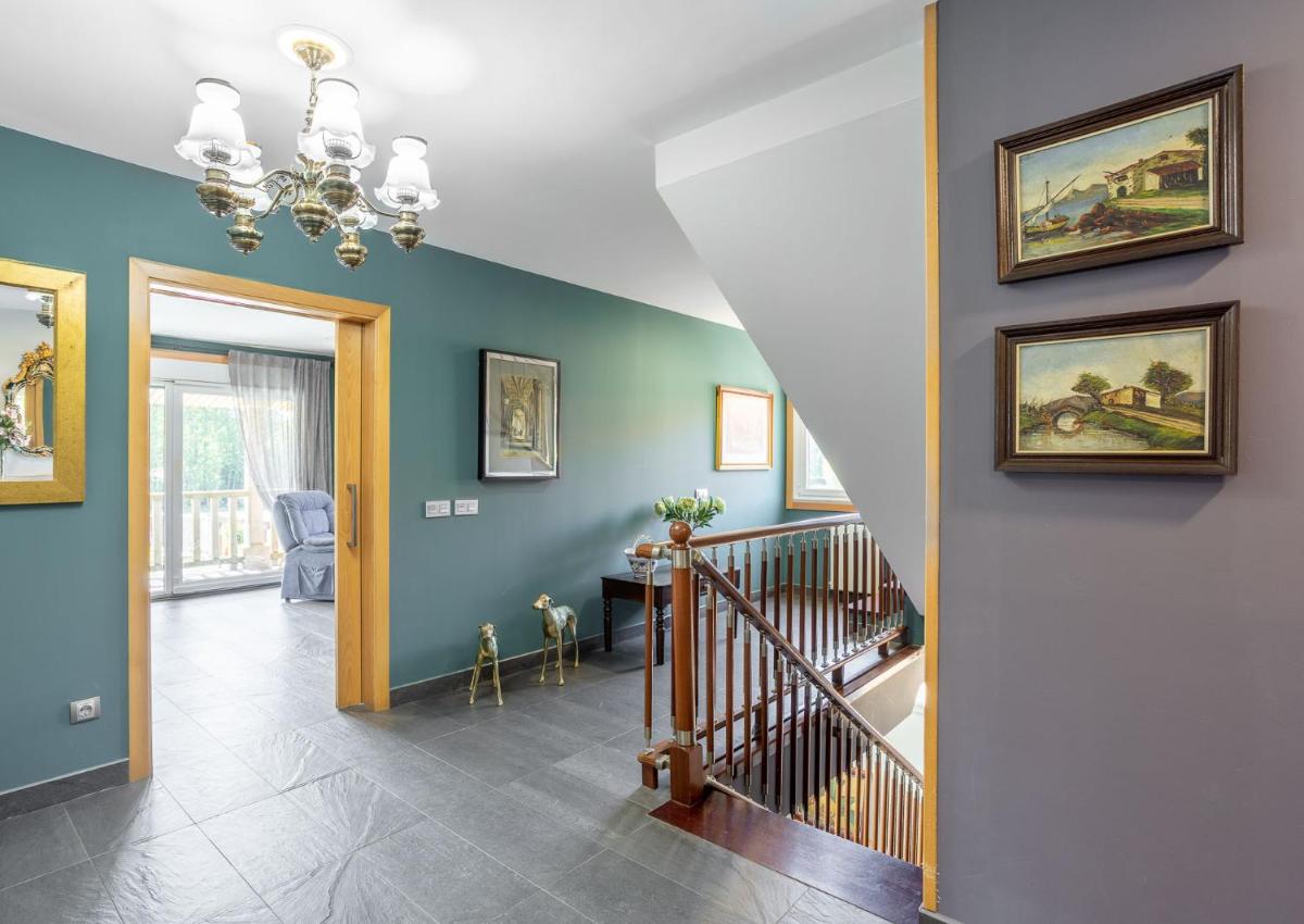 LE LLAR casa con 2 PISCINAS 1 CLIMATIZADA INTERIOR muy cerca de Santiago de Compostela - Housity