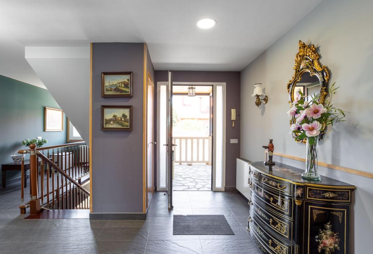 LE LLAR casa con 2 PISCINAS 1 CLIMATIZADA INTERIOR muy cerca de Santiago de Compostela - Housity