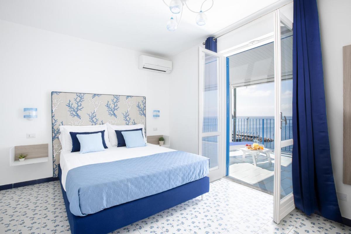 Profumo di mare - Sea Front Terrace Apartment Marina Grande, Sorrento - Hizvo