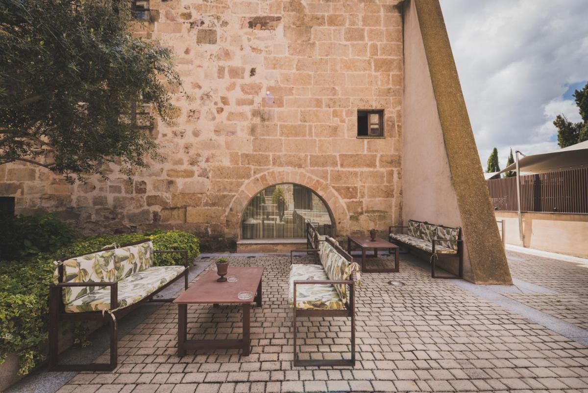 Un patio o zona al aire libre en Hospes Palacio de San Esteban, a Member of Design Hotels