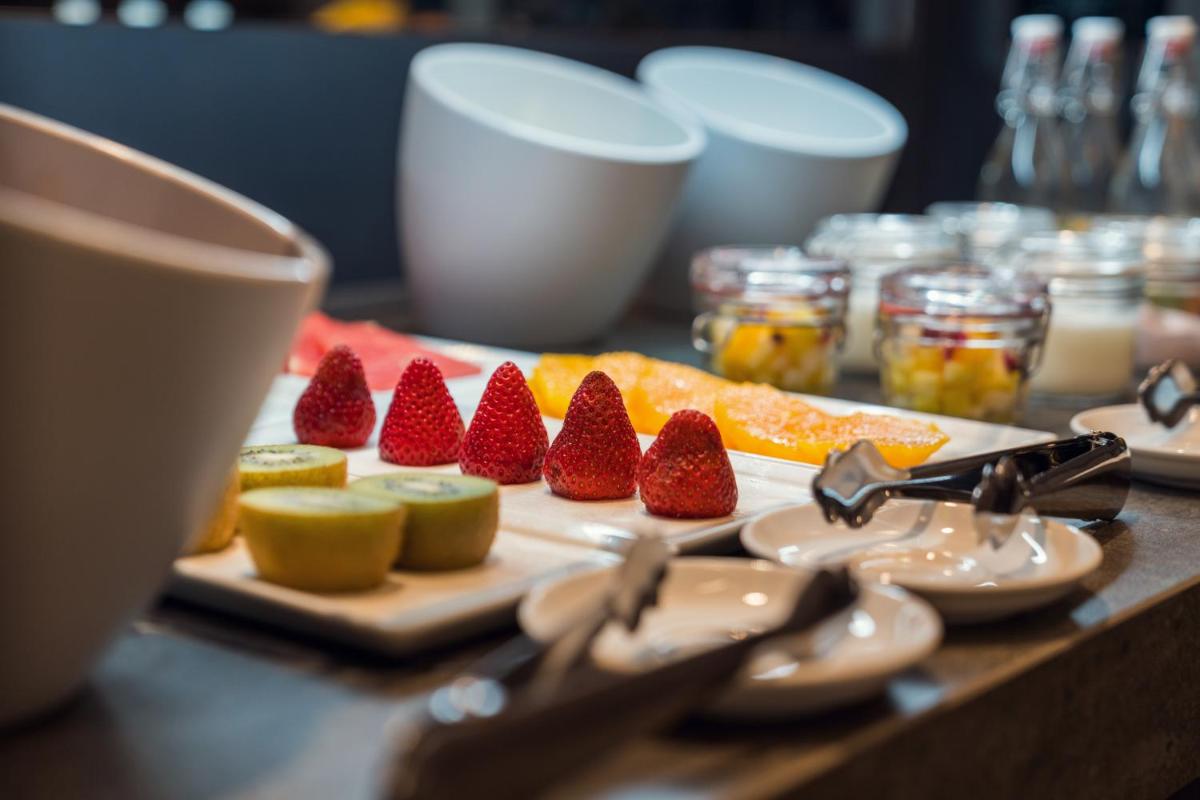 Comida en o cerca de este hotel