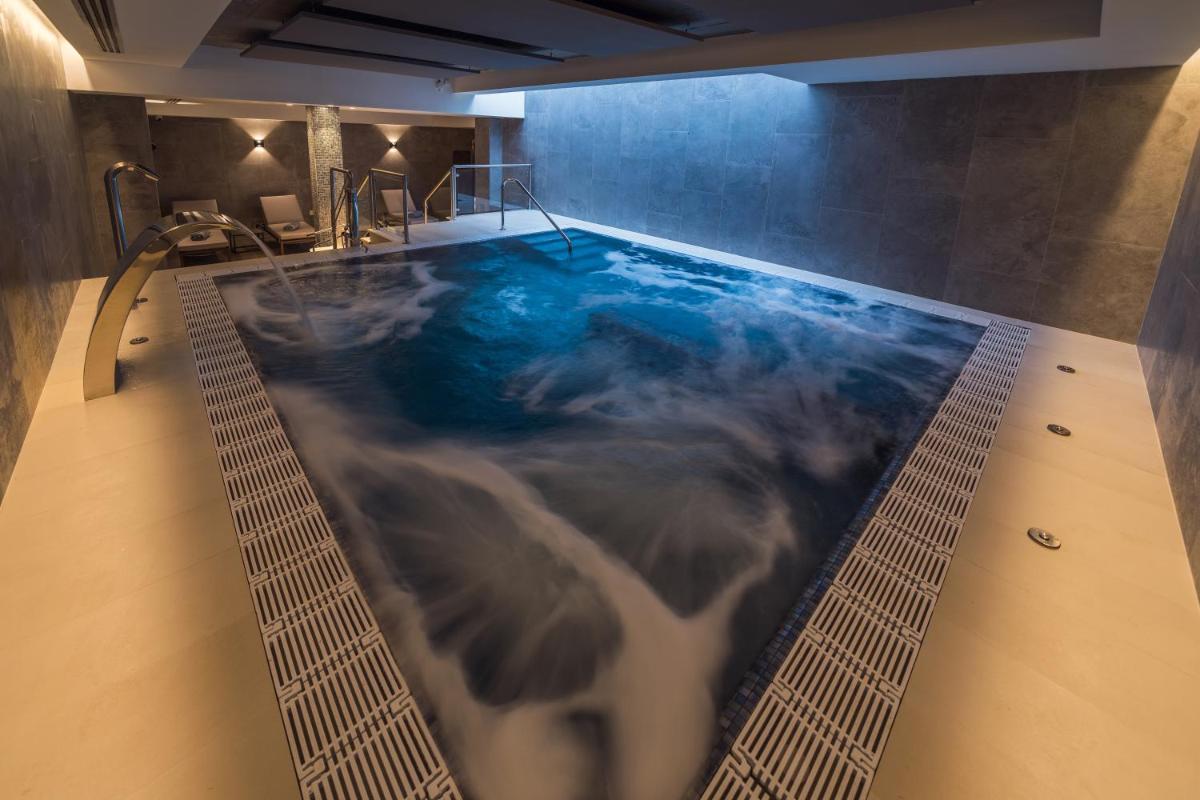 Piscina en o cerca de Catalonia Gran Vía Bilbao