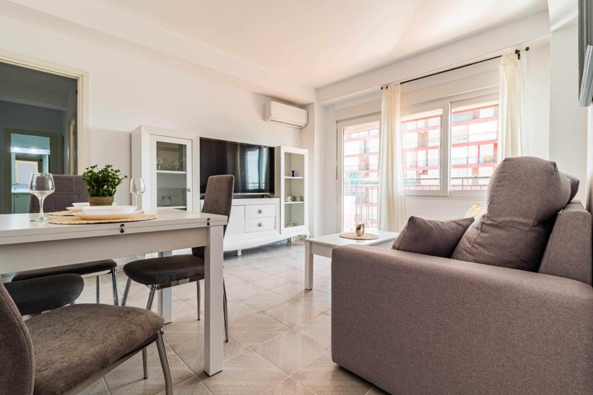 Tres dormitorios vistas al mar junto a la playa - Housity