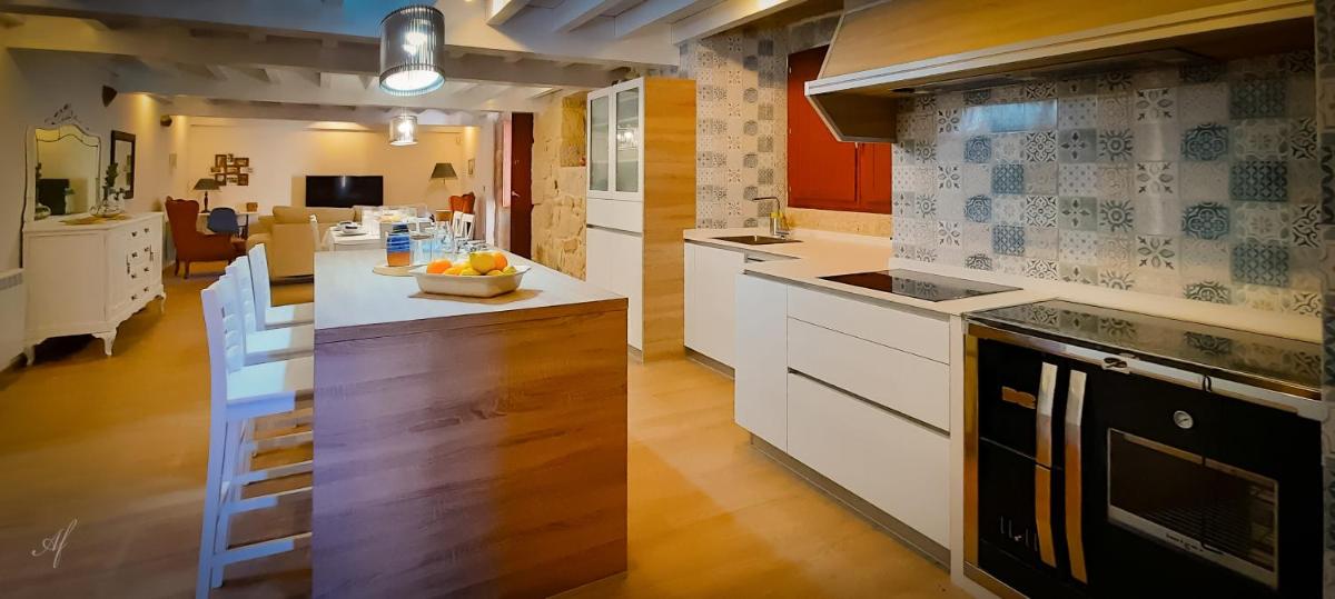 ESPECTACULAR CASONA DO CEREIXO NO VAl MIÑOR - Housity