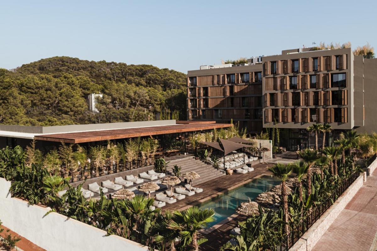 Jardín al aire libre en OKU Ibiza
