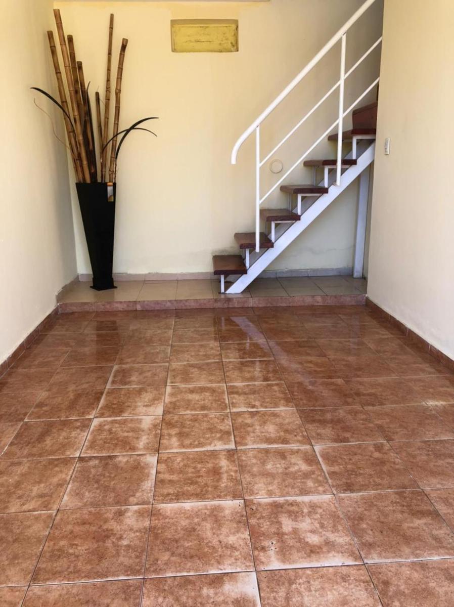 DEPARTAMENTO AVELLANEDA con GARAJE PRIVADO perfecto para hacer noche y continuar viaje - Housity