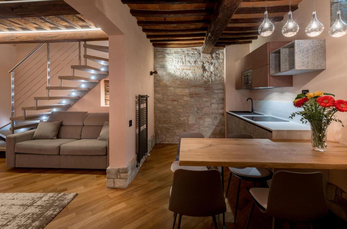 B&B Luxury Apartment Suite Gubbio 2 camere e divano letto - Housity