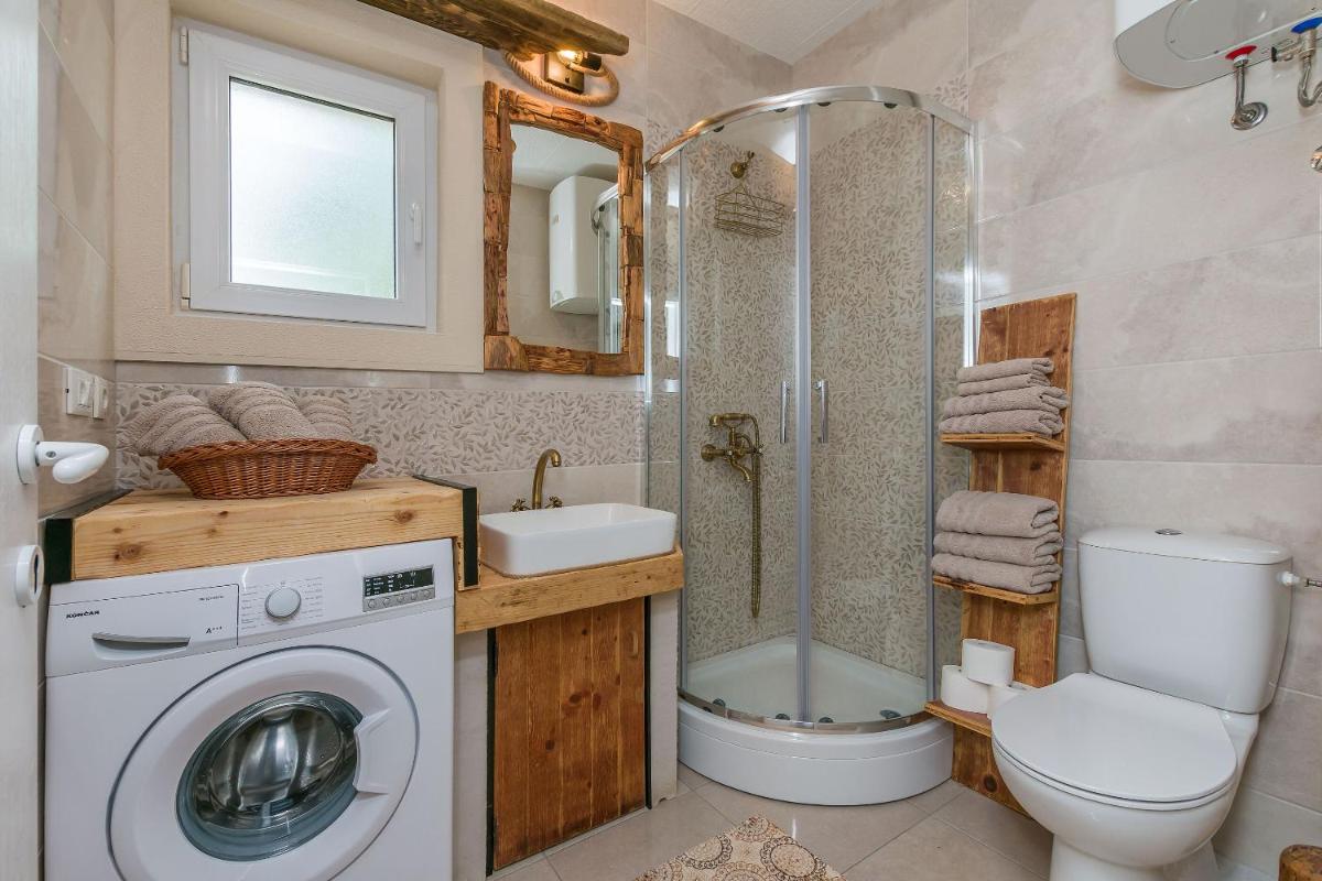 House Mali dvori - Housity