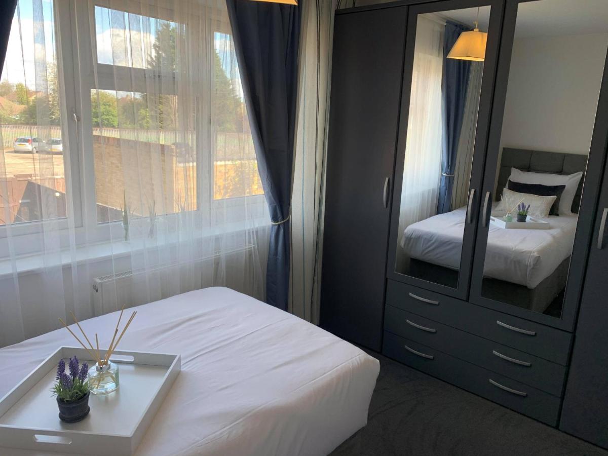 2 Large Double Bedrooms Serviced Apartement, Cheshunt - Hertfordshire Ideal for Families Corporate businesses, workforces and employee teams - Housity