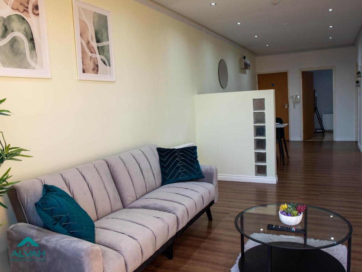 Luxurious 2 Bed City Centre  with balcony - Housity