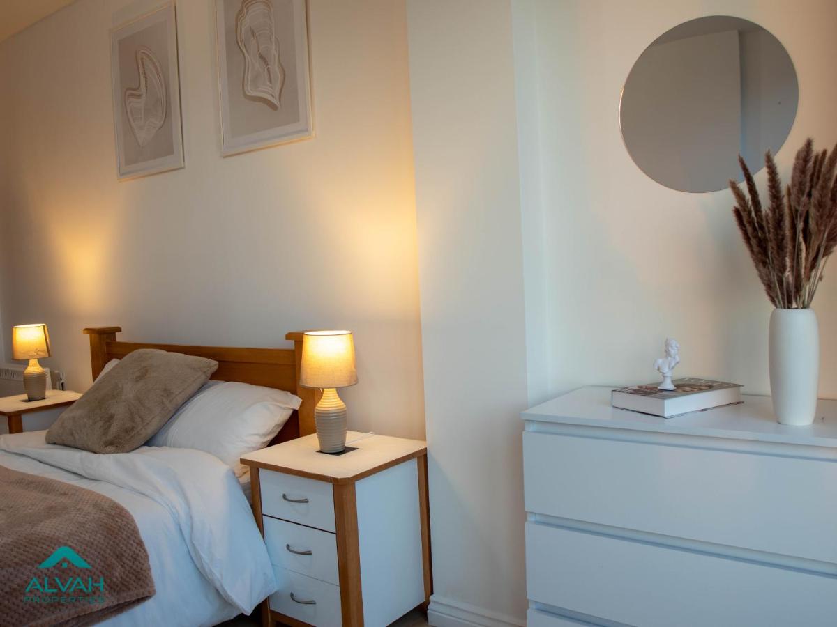 Luxurious 2 Bed City Centre  with balcony - Housity